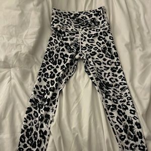 NEW LILYBOD CHEETAH LEGGINGS SIZE XS